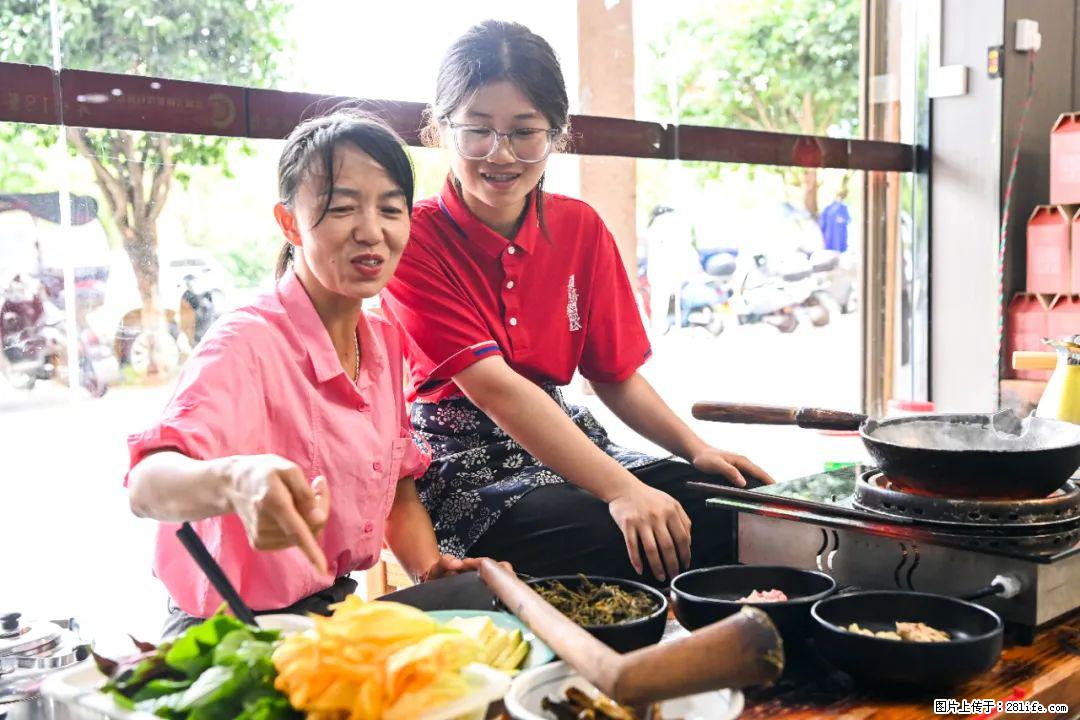 全网追的“扁担女孩”，找了一份暑假工，时薪12元 - 通化生活资讯 - 通化28生活网 th.28life.net